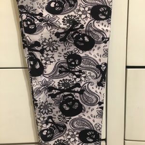 Agnes & Dora Skulls & Paisley Leggings